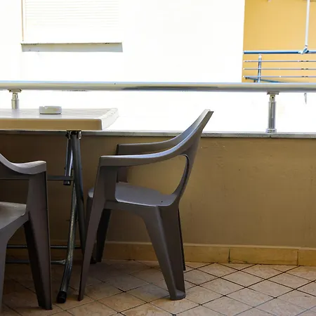 Joe Coastal Escape גולם